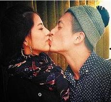 陶醉接吻表情包,甜蜜瞬间，传递爱的魔力  第3张