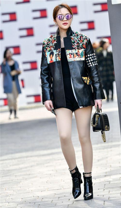 气质女人丝袜生活照,气质女人生活照中的优雅魅力